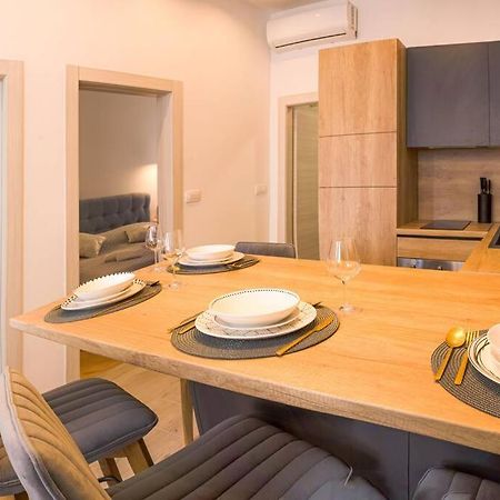 Luksuzni Apartman Ribica U Samom Centru Grada สปลิท ภายนอก รูปภาพ