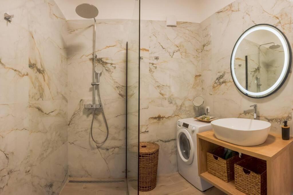 Luksuzni Apartman Ribica U Samom Centru Grada สปลิท ภายนอก รูปภาพ